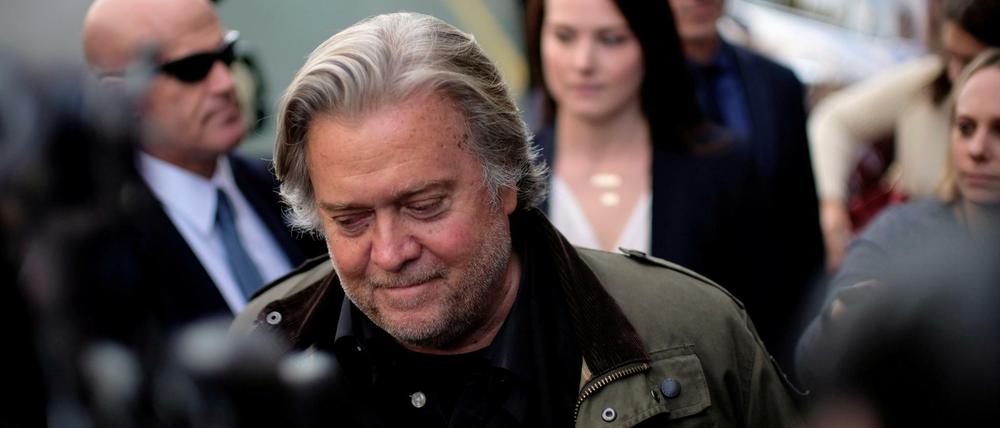 Steve Bannon war Chefstratege des ehemaligen US-Präsidenten Donald Trump. Nun ist er angeklagt, weil er die Justiz ignorierte.