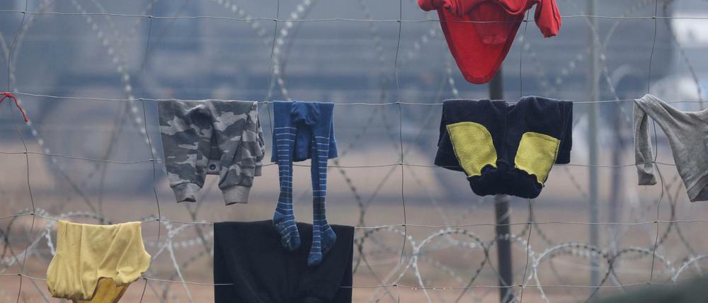Tausende Migranten stecken an der belarussisch-polnischen Grenze fest. Dort haben sie provisorische Camps im Wald errichtet.