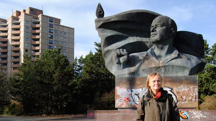 Sie hat so viel Material über das Thälmann-Denkmal, sagt Betina Kuntzsch, sie könnte noch weitere Filme darüber machen.
