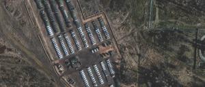 Ein Satellitenfoto angeblicher russischer Militärfahrzeuge in der Ukraine