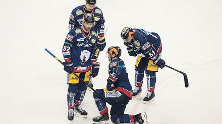 Wohin geht der Weg bei den Eisbären? Vor der Länderspielpause lief es nicht rund bei den Berlinern. Und nun kommt vor dem Spiel gegen Mannheim auch noch die Furcht vor möglichen Geisterspielen hinzu. 