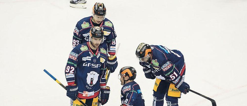 Wohin geht der Weg bei den Eisbären? Vor der Länderspielpause lief es nicht rund bei den Berlinern. Und nun kommt vor dem Spiel gegen Mannheim auch noch die Furcht vor möglichen Geisterspielen hinzu. 