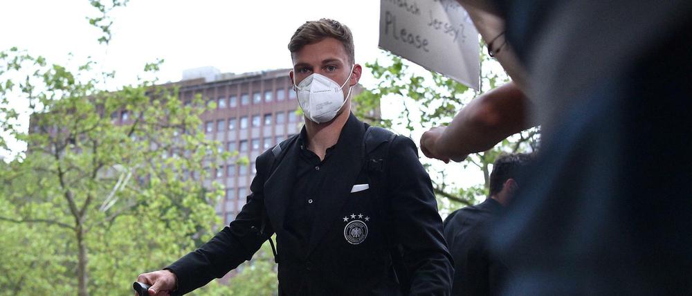 Aus der Quarantäne, in die Quarantäne. Dem ungeimpften Fußball-Nationalspieler droht ein eintöniger Winter.