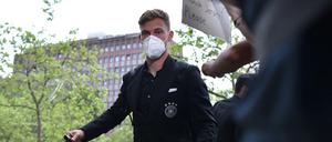 Aus der Quarantäne, in die Quarantäne. Dem ungeimpften Fußball-Nationalspieler droht ein eintöniger Winter.