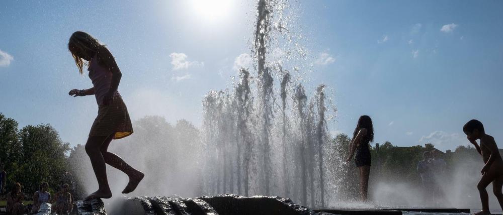 Wasser bietet Abkühlung bei Hitze, wird in Berlin aber gerade im Sommer knapp.