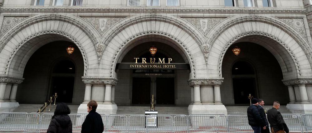 Das umstrittene Trump-Hotel in Washington könnte schon bald neu verpachtet werden.