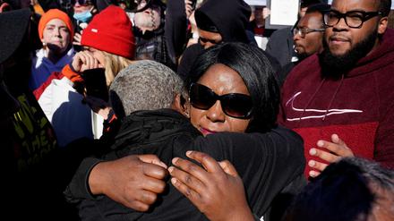 Unterstützer von Julius Jones zeigen sich nach der Entscheidung gegen die Hinrichtung erleichtert.