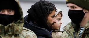 Das belarussische Militär soll nach polnischen Angaben wieder Migranten zur Grenze bringen.