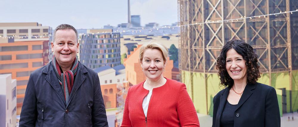 Die Fraktionsvorsitzenden und Spitzenkandidaten der jeweiligen Parteien im Land Berlin Klaus Lederer (l-r, Die Linke), Franziska Giffey (SPD) und Bettina Jarasch ( Bündnis 90/ Die Grünen) stehen auf dem EUREF Campus.