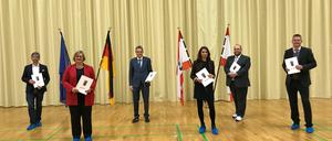 Das neue Bezirksamt: Oliver Schworck, Angelika Schöttler (beide SPD), Jörn Oltmann, Saskia Ellenbeck (beide Grüne), Matthias Steuckardt (CDU) und Tobias Dollase (parteilos, für die CDU).