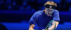 Olympiasieger Alexander Zverev muss beim Saisonfinale der acht besten Tennisspieler um das Halbfinale bangen.