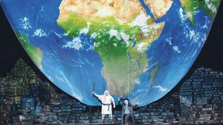 Aufgeblasen. Siegfried (Clay Hilley), Mime (Ya-Chung Huang) und Allmachtsfantasien an der Deutschen Oper. 