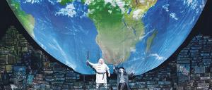 Aufgeblasen. Siegfried (Clay Hilley), Mime (Ya-Chung Huang) und Allmachtsfantasien an der Deutschen Oper.