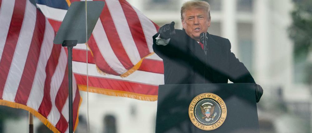 Am Anfang des Tages. Donald Trump heizt seine Anhänger auf, einige von ihnen stürmen später das Kapitol.
