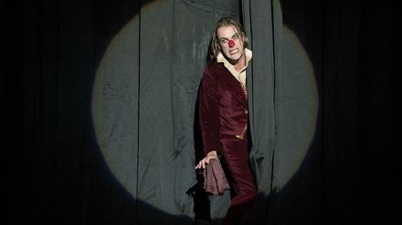 Szene aus Dmitri Schostakowitschs "Die Nase", zu sehen an der Komischen Oper Berlin