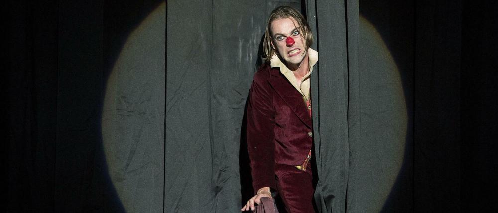 Szene aus Dmitri Schostakowitschs "Die Nase", zu sehen an der Komischen Oper Berlin