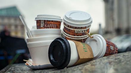 Insbesondere Einwegprodukte wie to-go-Kaffeebecher führen zu immer größeren Müllmengen in Deutschland.