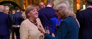 Bundeskanzlerin Angela Merkel spricht mit Camilla, Herzogin von Cornwall, bei der Eröffnung des COP26-Klimagipfels. (Archivbild: 01.11.2021) 