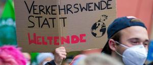 Klimaaktivistinnen versammelten sich am 12.11.2021 in München, um für mehr Klimaschutz zu demonstrieren.