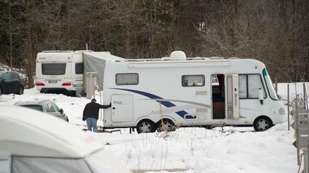 Die meisten Halter motten ihre Wohnmobile im Winter in Hallen oder unter Carports ein.