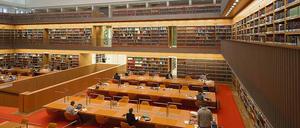 Die Universitäten sollten sich ehrlich machen und genau festlegen, in welchen Fächern sie wie viele Stellen künftig für Anschlussbeschäftigungen brauchen. 