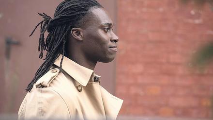 Nach vorne. Eugene Boateng ist erst 36, aber den Deutschen Schauspielpreis hat er schon gewonnen, für seine Hauptrolle im Kinofilm „Borga“. Der gebürtige Düsseldorfer und Sohn ghanaischer Eltern ist nicht nur in seinen Rollen vielseitig, sondern auch als Künstler: Er arbeitet als Choreograf, als Tänzer und gelegentlich als Model. Am Donnerstag startet er als Kommissar Antoine Haller im neuen Flensburg-Krimi der ARD.