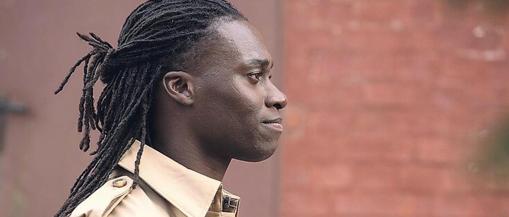 Nach vorne. Eugene Boateng ist erst 36, aber den Deutschen Schauspielpreis hat er schon gewonnen, für seine Hauptrolle im Kinofilm „Borga“. Der gebürtige Düsseldorfer und Sohn ghanaischer Eltern ist nicht nur in seinen Rollen vielseitig, sondern auch als Künstler: Er arbeitet als Choreograf, als Tänzer und gelegentlich als Model. Am Donnerstag startet er als Kommissar Antoine Haller im neuen Flensburg-Krimi der ARD. 