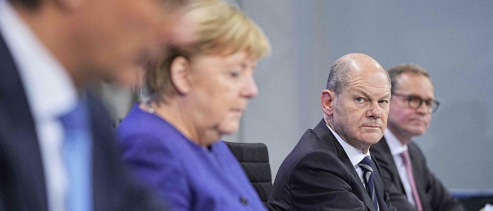 Angela Merkel stellt auf einer Pressekonferenz die neuen Corona-Maßnahmen vor.