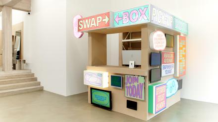 Dieser Kiosk steht gleich im Eingang des Pool-Ladens.