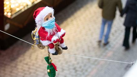Viele Weihnachtsfeiern werden zurzeit abgesagt. Grund sind hohe Infektionszahlen, aber auch Unklarheit, was wie stattfinden kann.