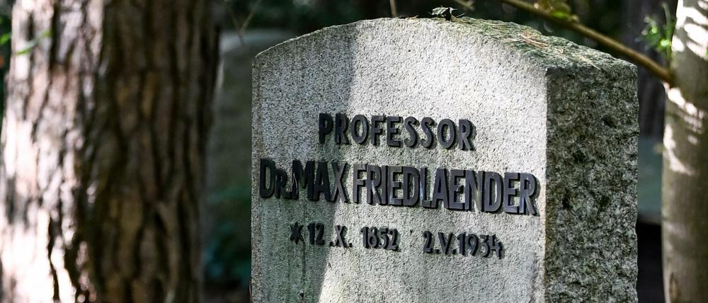 Das Grab von Max Friedlaender auf dem Stahnsdorfer Friedhof.