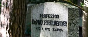 Das Grab von Max Friedlaender auf dem Stahnsdorfer Friedhof.