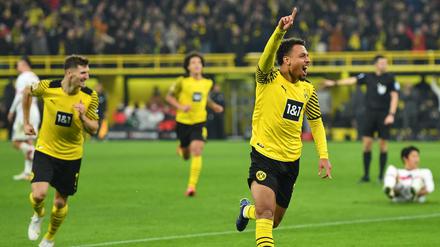 Borussia mit Fortune: Dortmunds Stürmer Donyell Malen jubelt nach seinem Treffer zum 1:0.