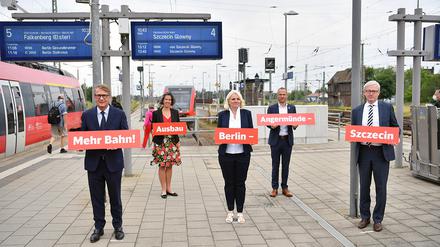 Gemeinsam nach Stettin wollen Bahn, Berlin und Brandenburg, hier bei der Vertragsunterzeichnung 2020.