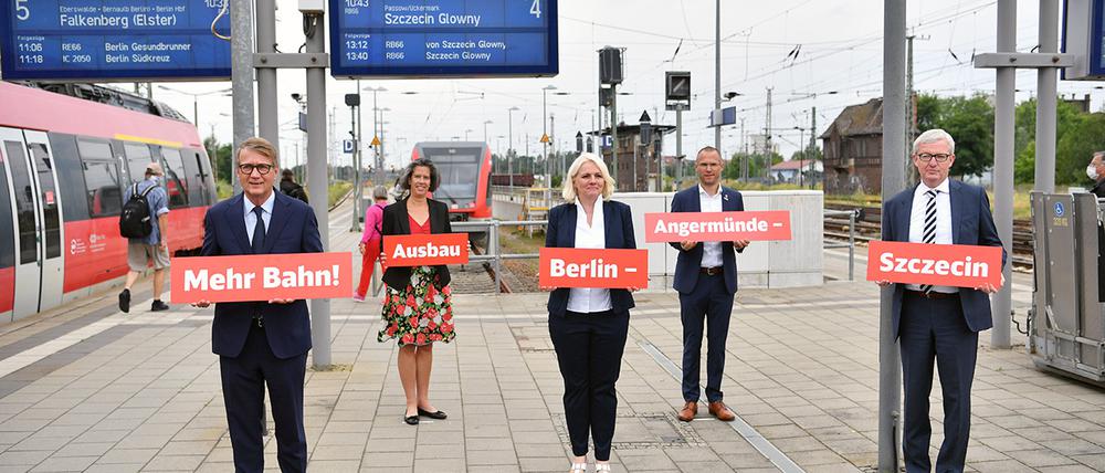 Gemeinsam nach Stettin wollen Bahn, Berlin und Brandenburg, hier bei der Vertragsunterzeichnung 2020.
