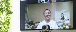 IOC-Präsident Thomas Bach spricht per Videotelefonie mit Peng Shuai.