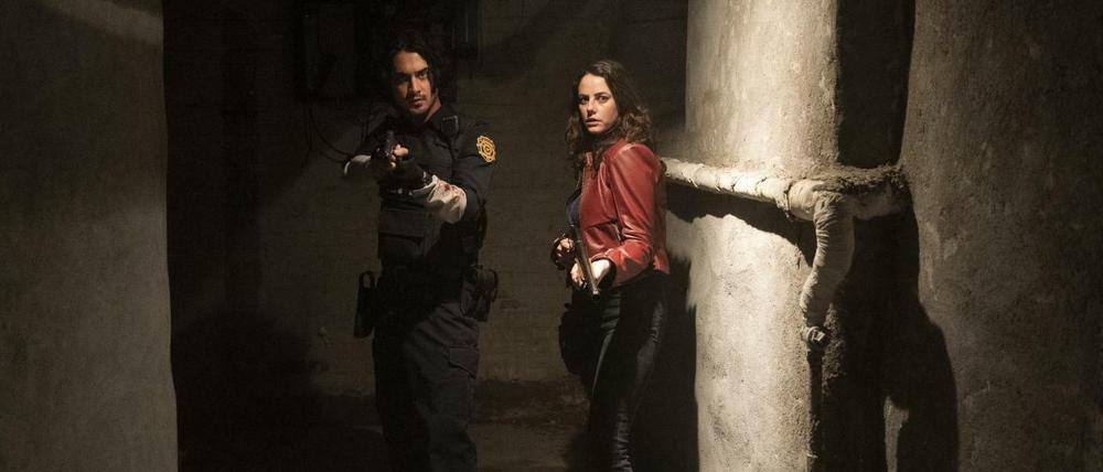 Von Level zu Level: Claire (Kaya Scodelario) und Leon (Avan Jogia) schlagen sich durch die Stadt der Untoten.