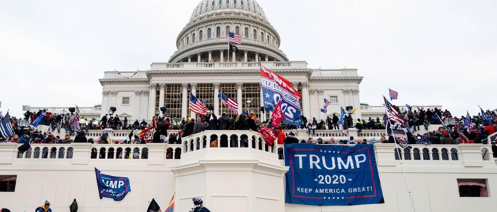 Demonstranten bei einem Pro-Trump-Protest, hier auf der Westseite des US-Kapitols in Washington.