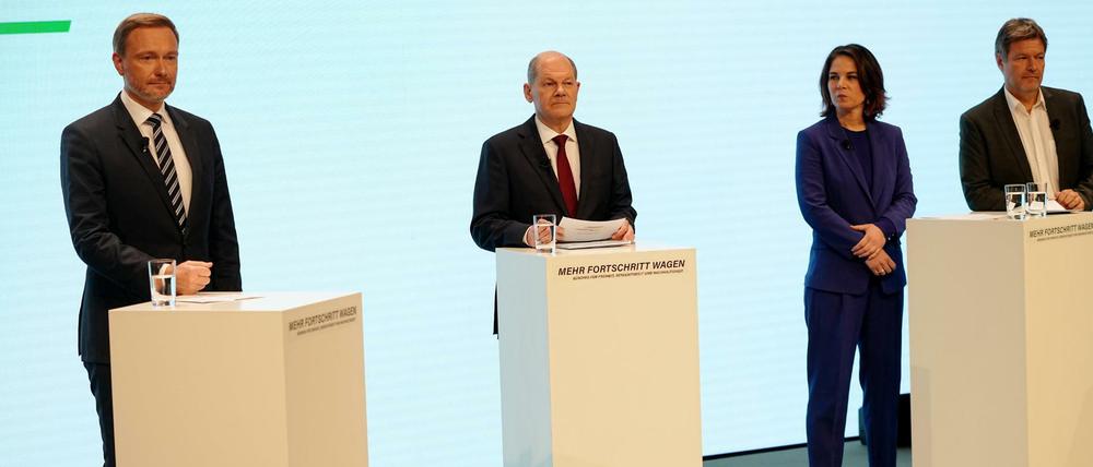 Die Ampelparteien stellen auf einer Pressekonferenz den gemeinsamen Koalitionsvertrag für die künftige Bundesregierung vor.