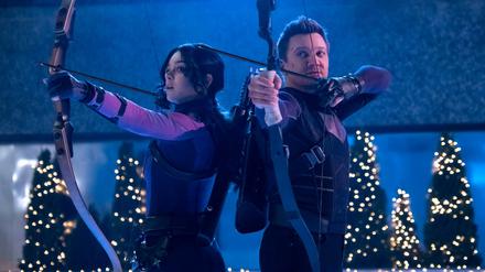 Vom Comic auf den Bildschirm: Hailee Steinfeld als Kate Bishop und Jeremy Renner als Clint Barton/Hawkeye.