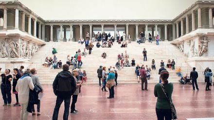 Weltberühmt. Die Fresken und der Pergamonaltar sind eine Hauptattraktion auf der Museumsinsel.