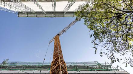  2020 wurden in Berlin nach früheren Angaben der Senatsverwaltung für Stadtentwicklung rund 18800 Miet- in Eigentumswohnungen umgewandelt. Das waren gut 6000 Wohnungen mehr als im Jahr davor. Seit 1991 wurden laut Mieterverein etwa 290000 Wohnungen in Einzeleigentum umgewandelt. 