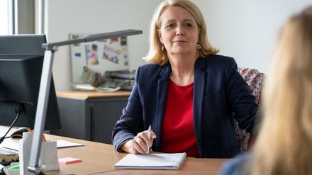 Die Vorständin der Verbraucherzentrale Dörte Elß hört, was die Menschen umtreibt, und berät sie.