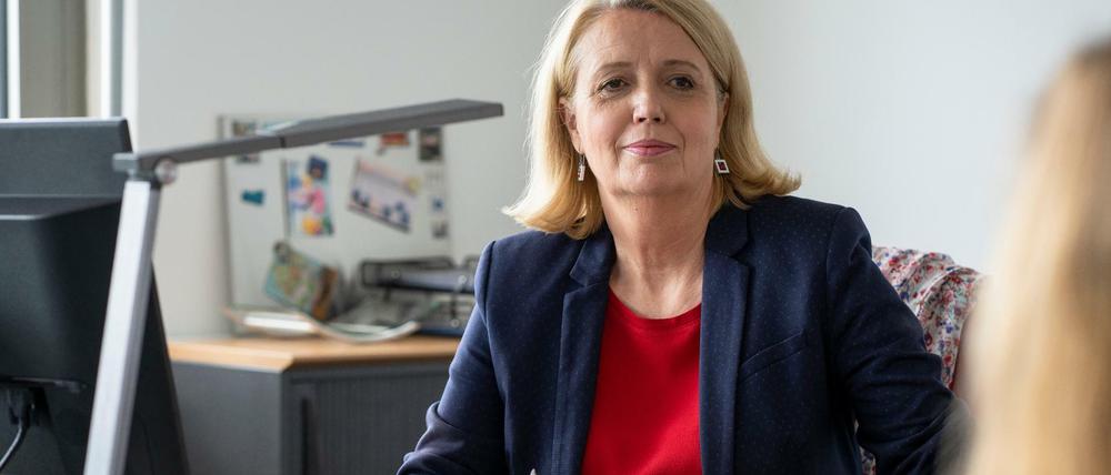 Die Vorständin der Verbraucherzentrale Dörte Elß hört, was die Menschen umtreibt, und berät sie.