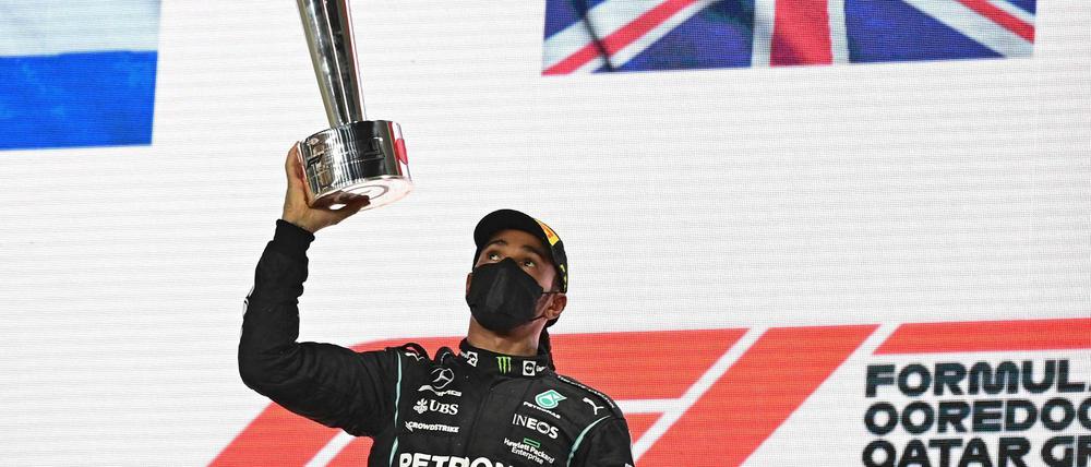 Obenauf in Katar: Lewis Hamilton.
