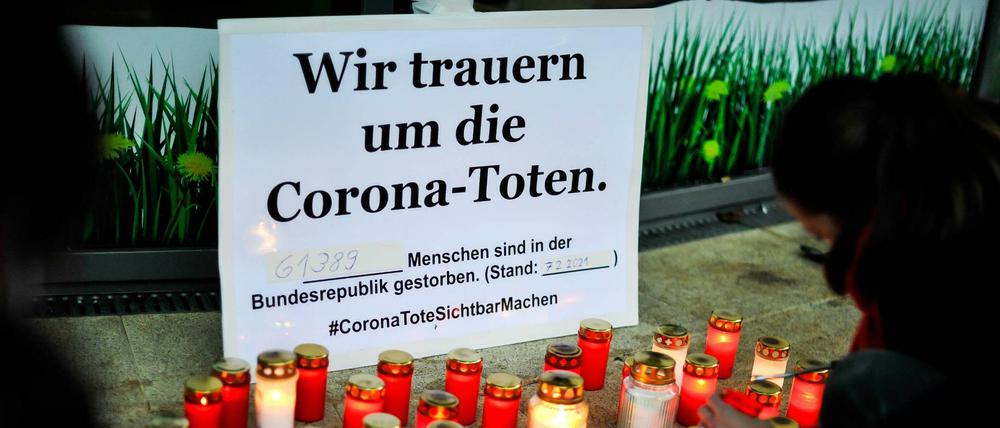Gedenken an Corona Tote in Deutschland. Hier am Marienplatz in Stuttgart.