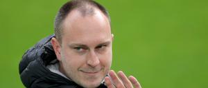 Bald der neue Werder Bremen Coach? Ole Werner winkt den Bremern zu.