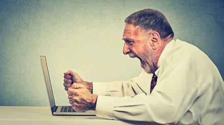 Langsames Internet? Das modernisierte Telekommunikationsgesetz (TKG) stärkt Kundinnen und Kunden jetzt den Rücken.