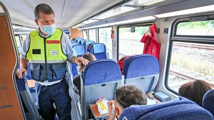 Kontrolle: Bisher ging es nur um die Maskenpflicht, ab morgen wird die 3G-Regel kontrolliert.