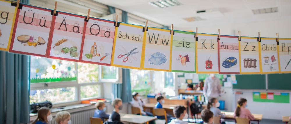 Dass die meisten Schüler wieder in den täglichen Präsenzunterricht zurückgekehrt sind, entlastet die Eltern signifikant.